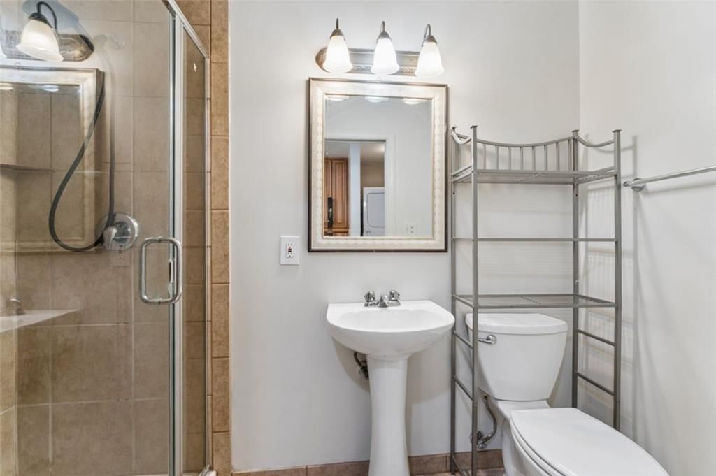 2400 Woodend Avenue — photo 16