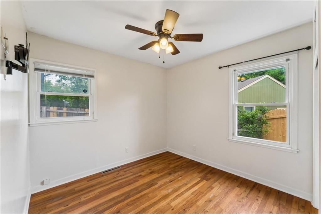 2400 Woodend Avenue — photo 18