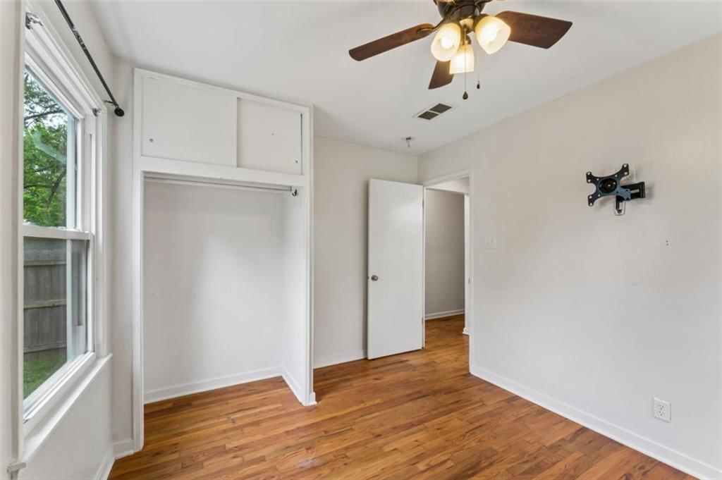 2400 Woodend Avenue — photo 20