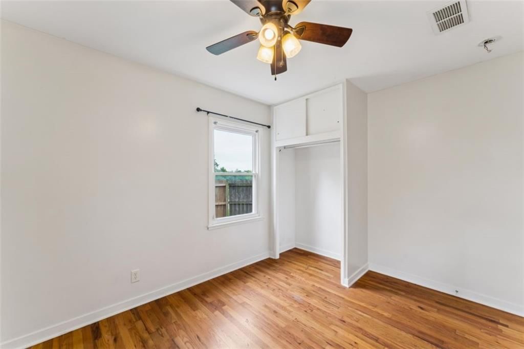 2400 Woodend Avenue — photo 21