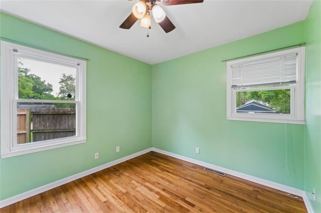 2400 Woodend Avenue — photo 22