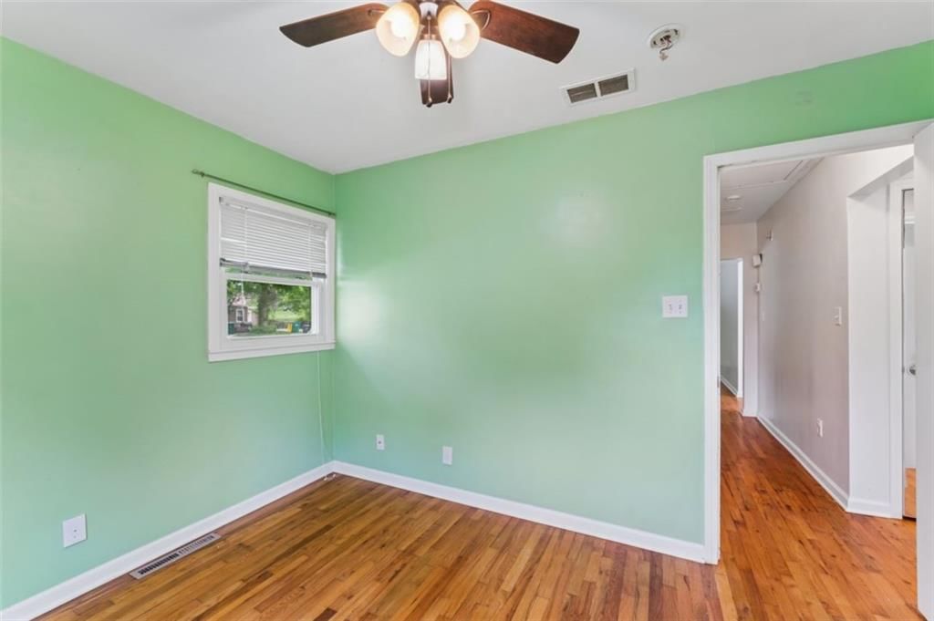 2400 Woodend Avenue — photo 23