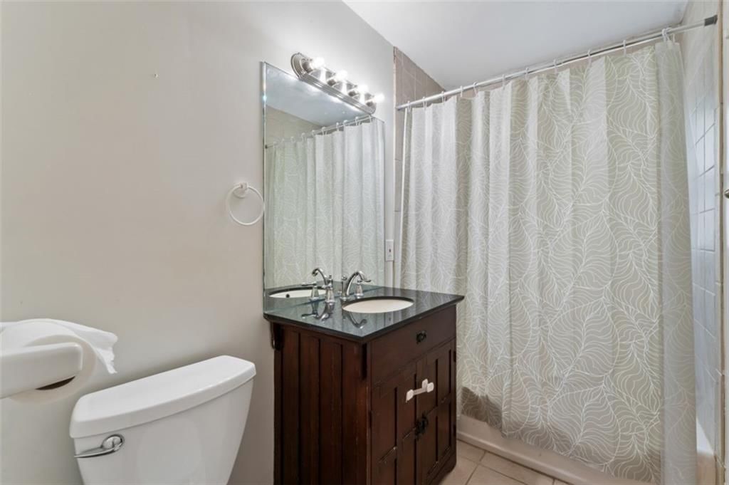 2400 Woodend Avenue — photo 25