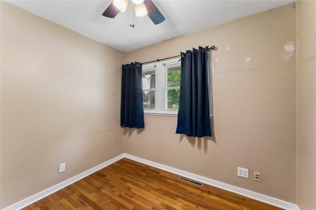2400 Woodend Avenue — photo 27