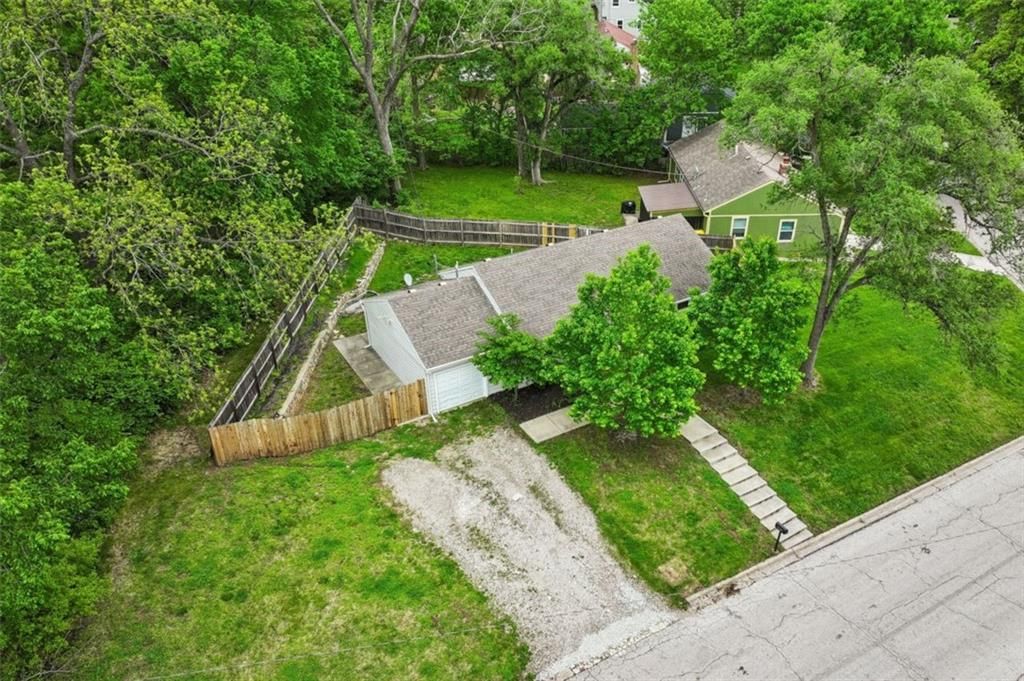 2400 Woodend Avenue — photo 31