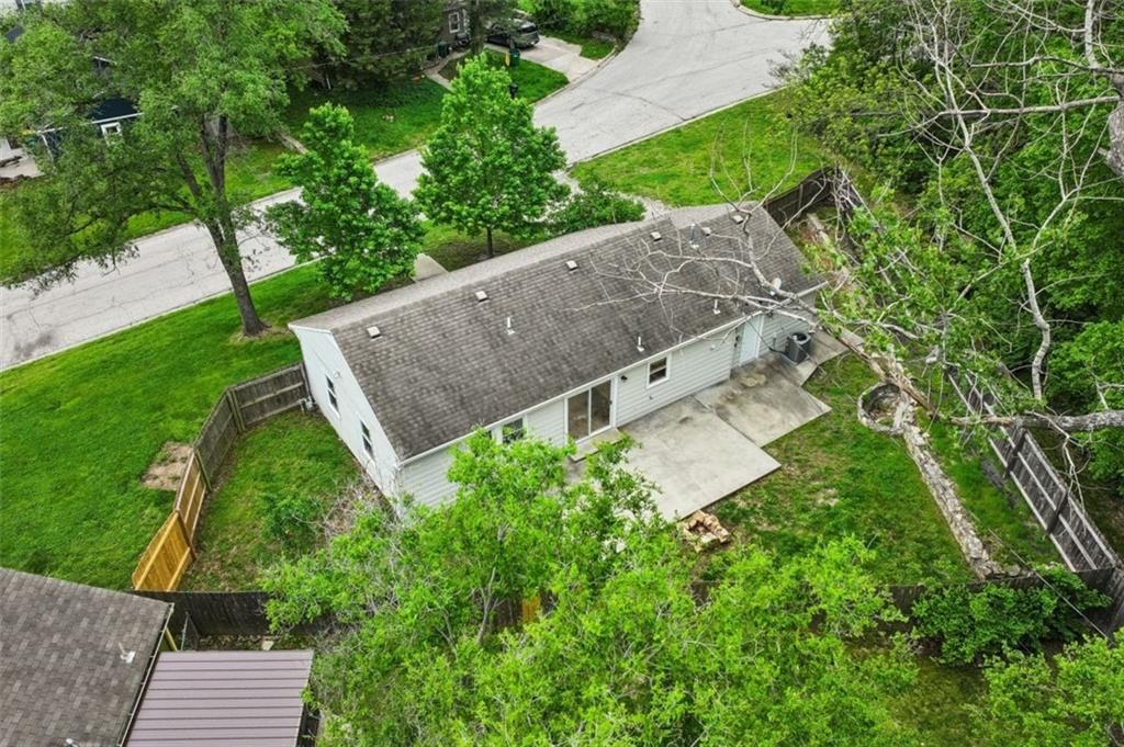 2400 Woodend Avenue — photo 37