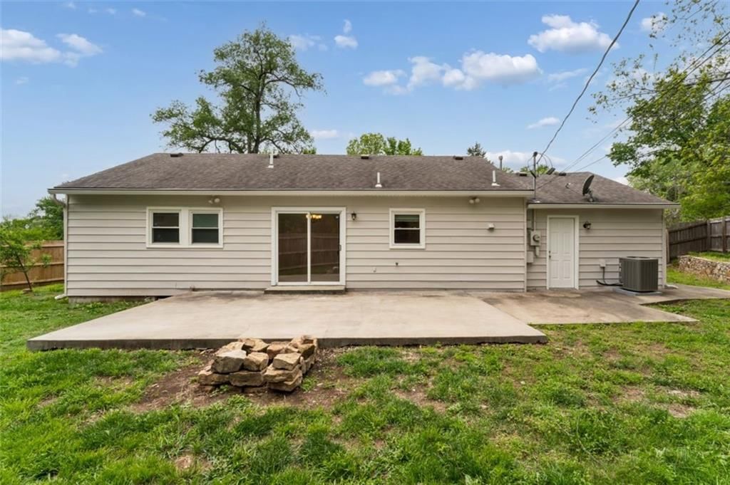 2400 Woodend Avenue — photo 39