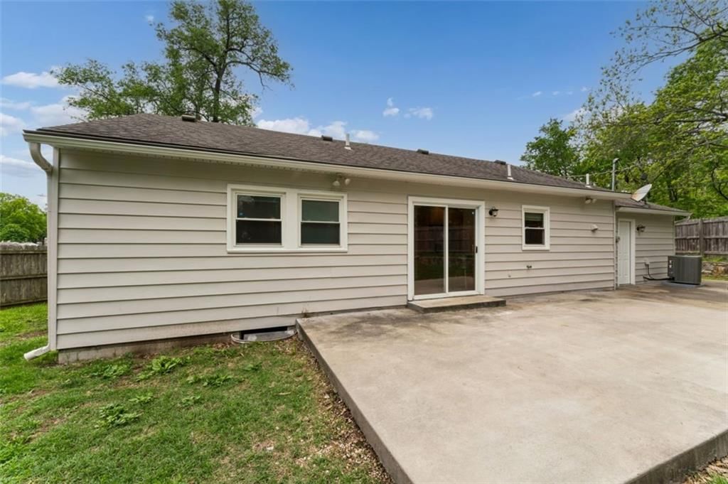 2400 Woodend Avenue — photo 40