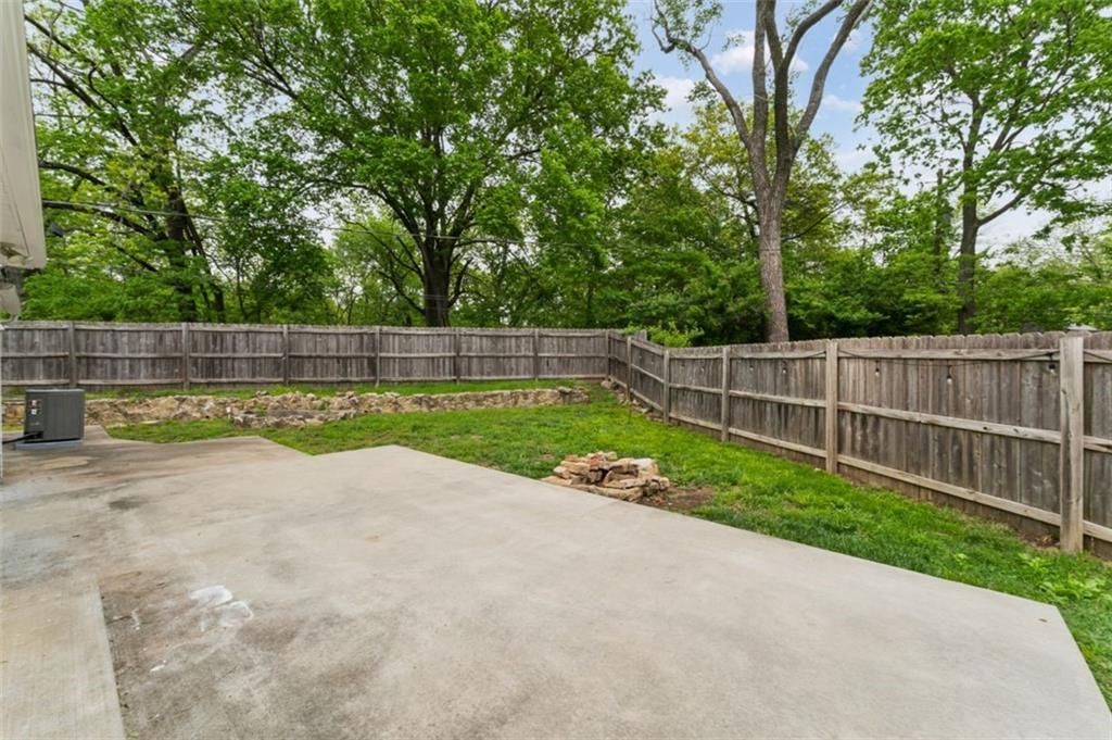2400 Woodend Avenue — photo 42