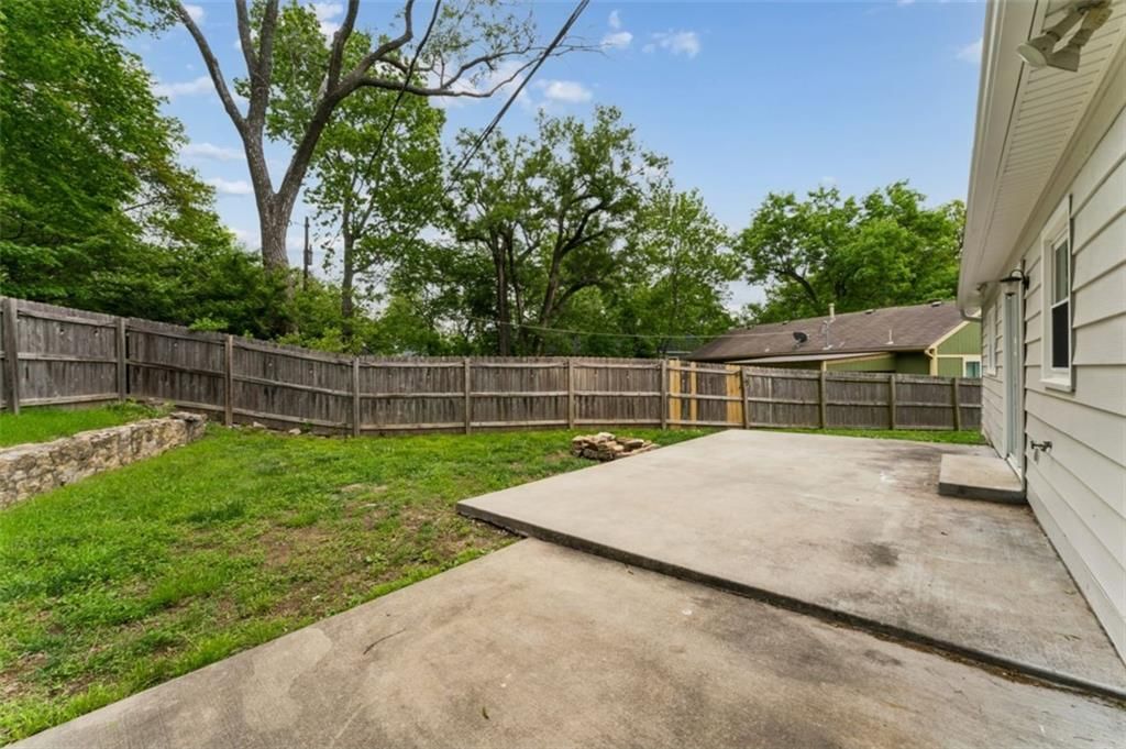 2400 Woodend Avenue — photo 43