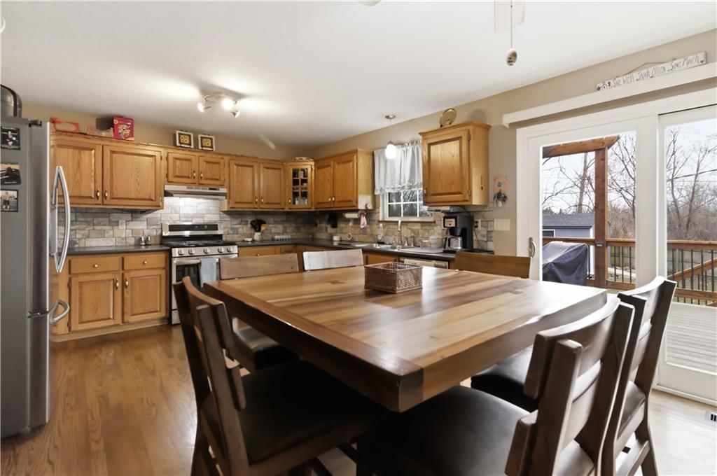 15588 Crestwood Drive — photo 2