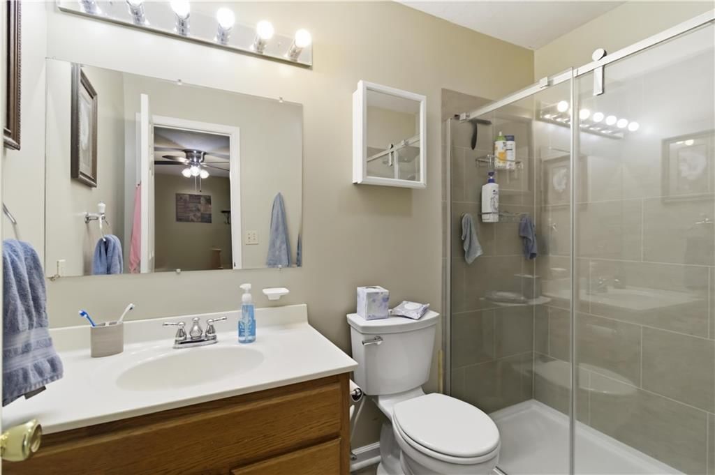 15588 Crestwood Drive — photo 9