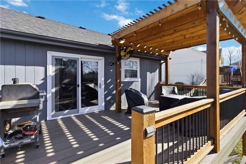 15588 Crestwood Drive — photo 15