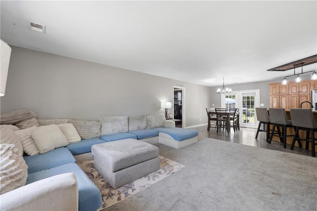 103 W Locust Street — photo 4