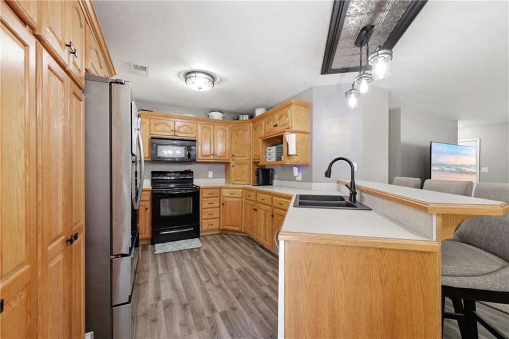 103 W Locust Street — photo 7