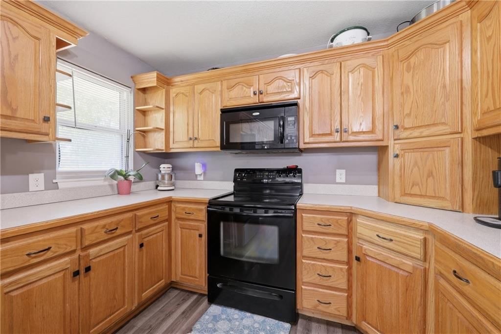 103 W Locust Street — photo 8