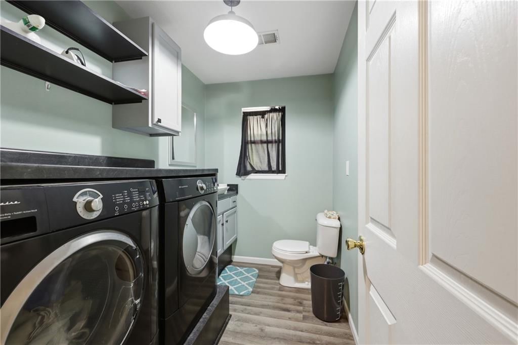 103 W Locust Street — photo 9