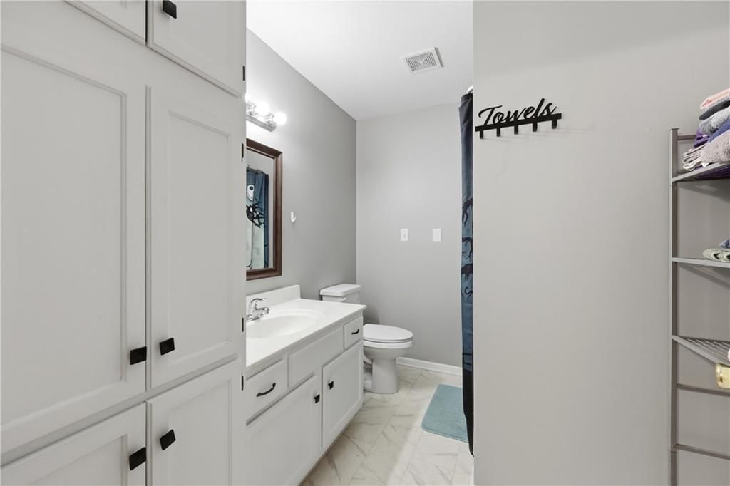 103 W Locust Street — photo 12