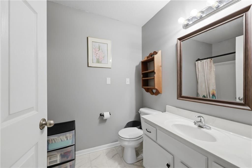 103 W Locust Street — photo 15