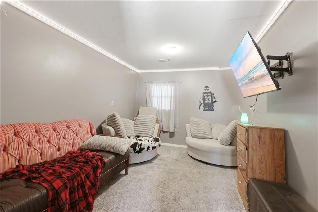103 W Locust Street — photo 18