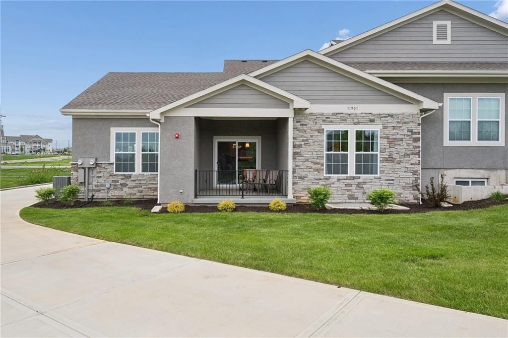 11901 S Tallgrass Drive — photo 2