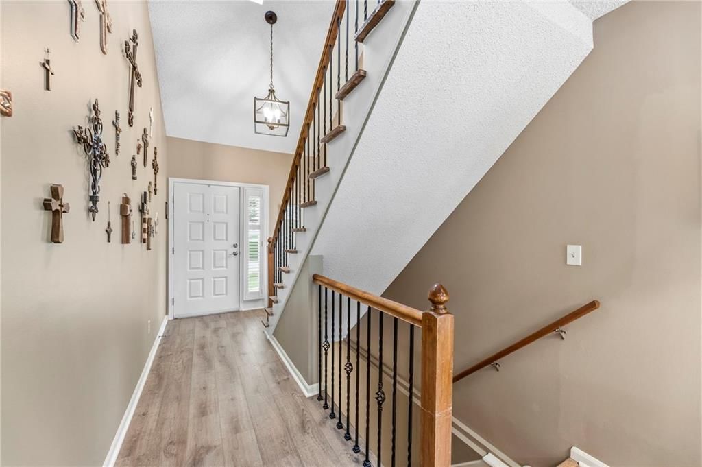 10715 W 116th Terrace — photo 4