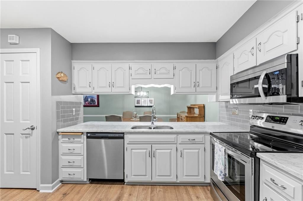 10715 W 116th Terrace — photo 14