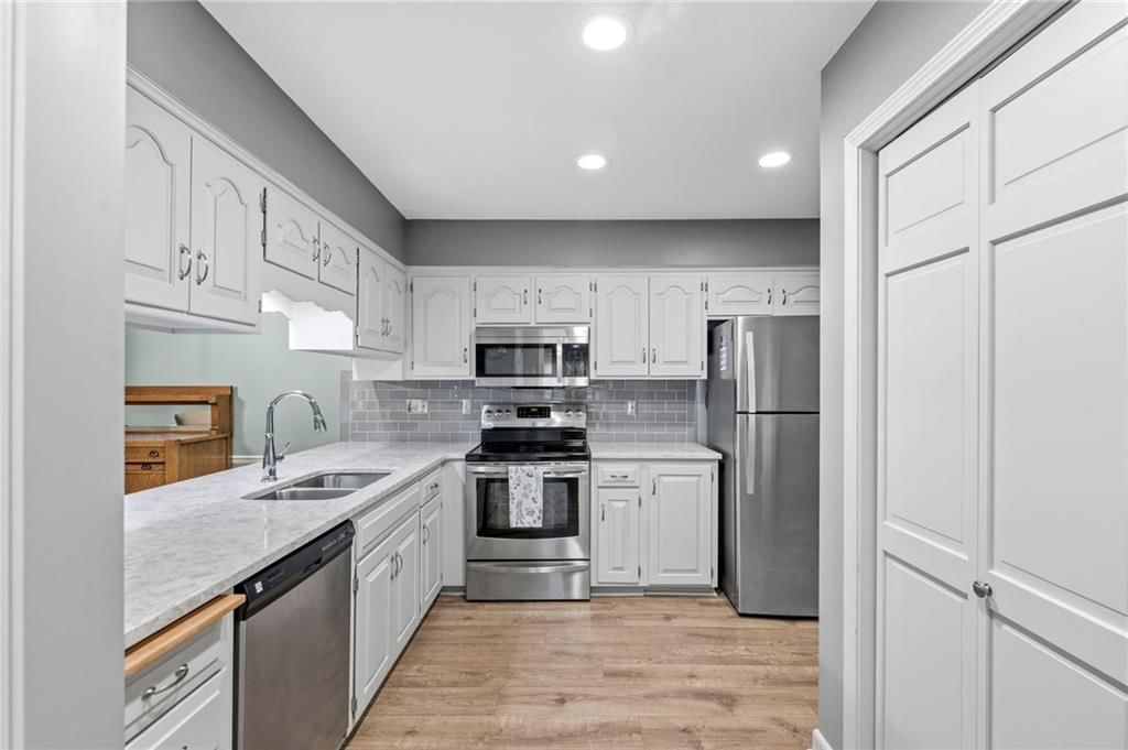 10715 W 116th Terrace — photo 15
