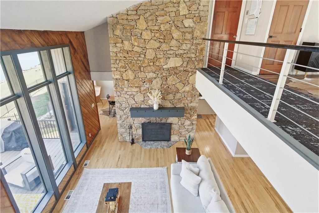 222 NW Locust Street — photo 4