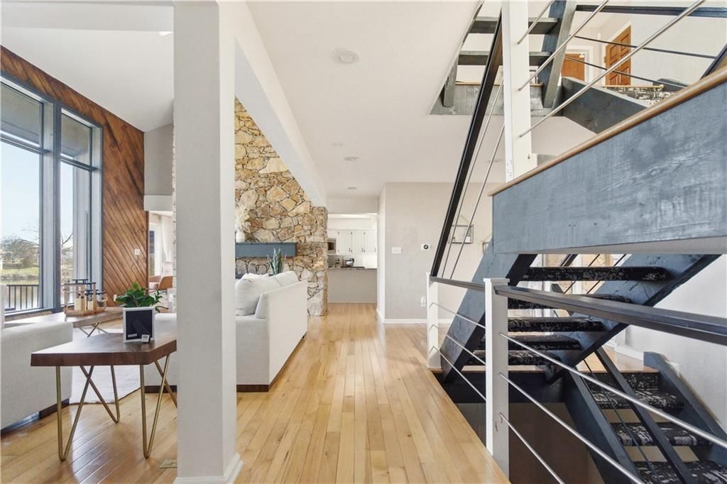 222 NW Locust Street — photo 12