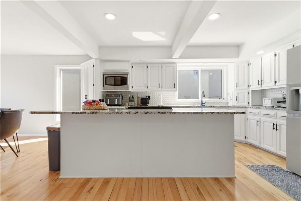 222 NW Locust Street — photo 13