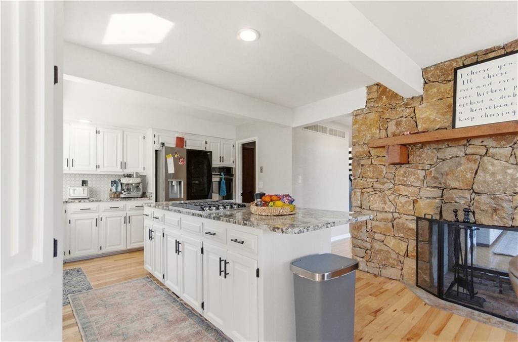 222 NW Locust Street — photo 14