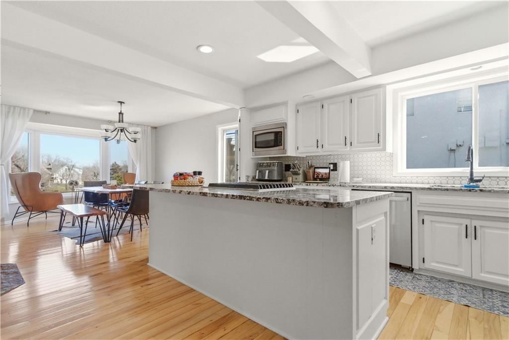 222 NW Locust Street — photo 16
