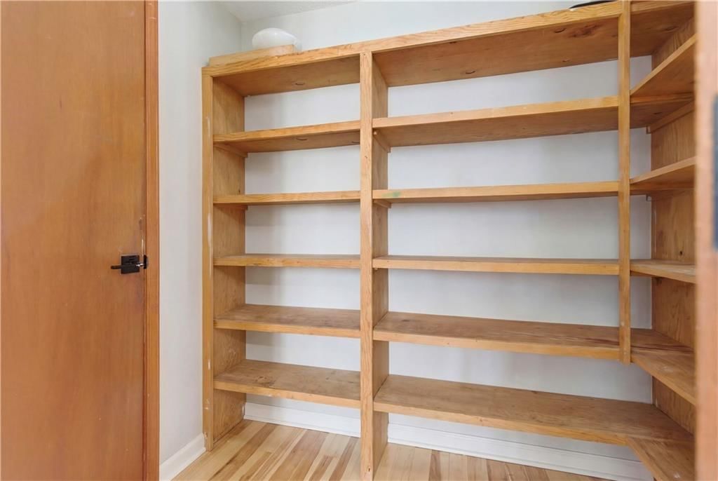 222 NW Locust Street — photo 17