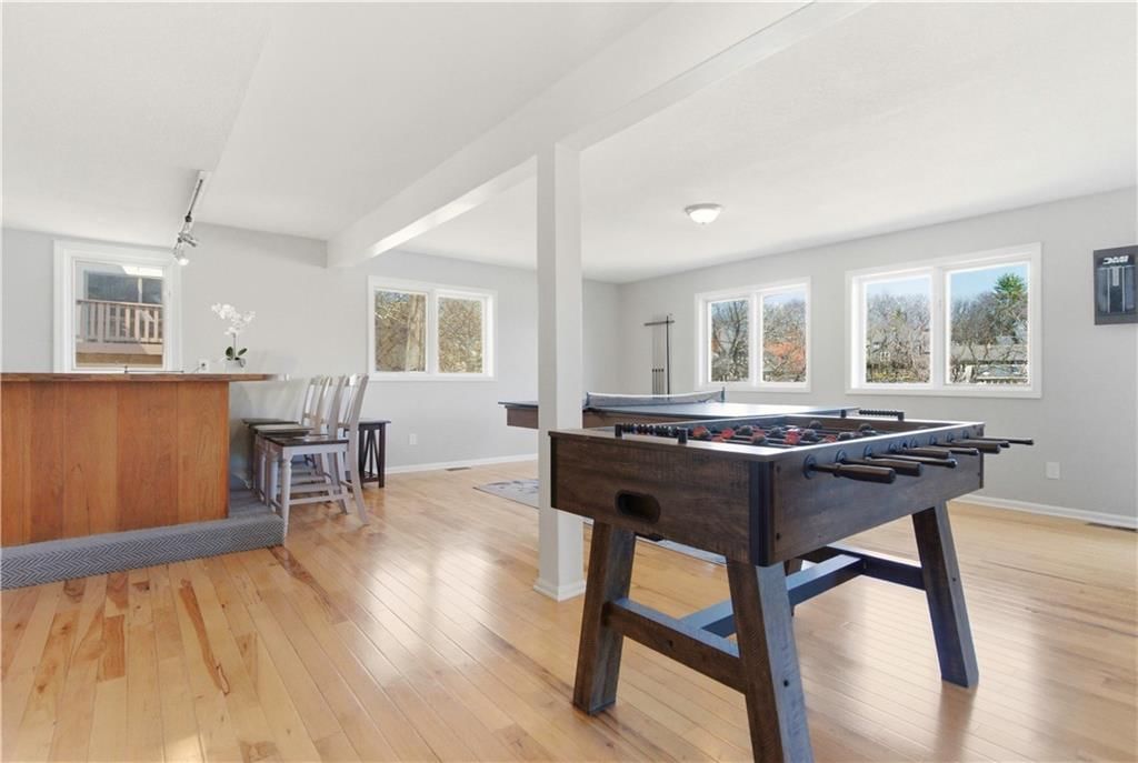 222 NW Locust Street — photo 22