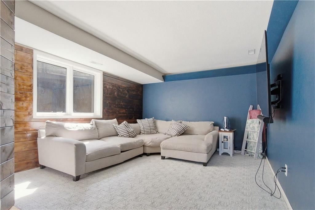 222 NW Locust Street — photo 26