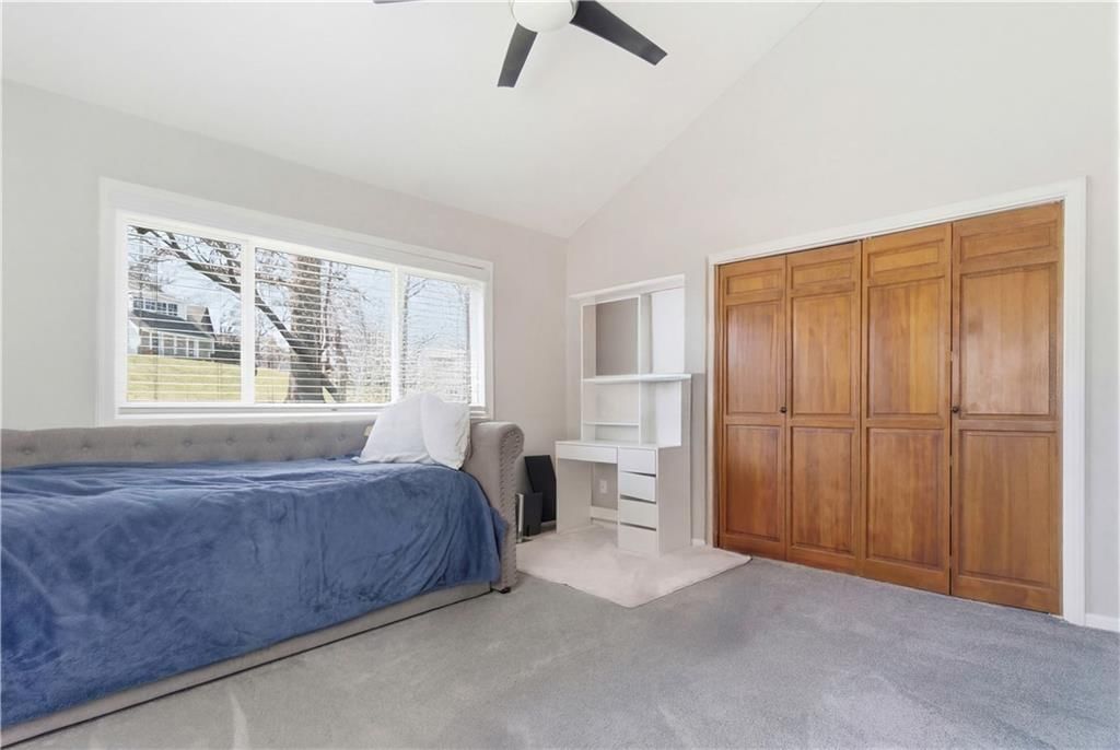 222 NW Locust Street — photo 37