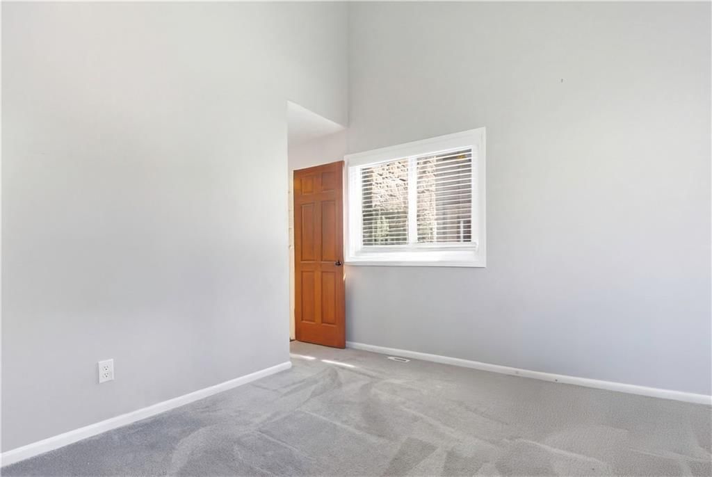 222 NW Locust Street — photo 38