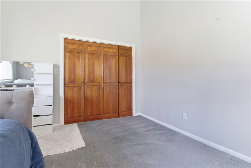 222 NW Locust Street — photo 39