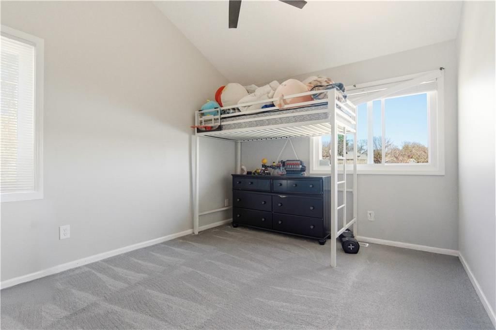 222 NW Locust Street — photo 43