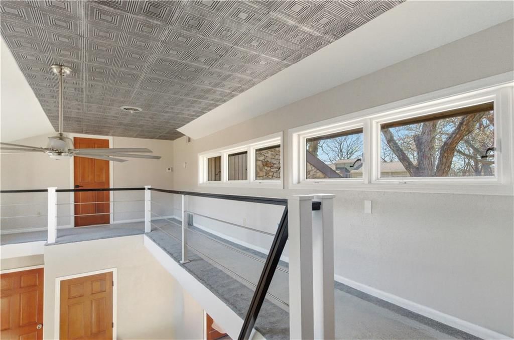 222 NW Locust Street — photo 47