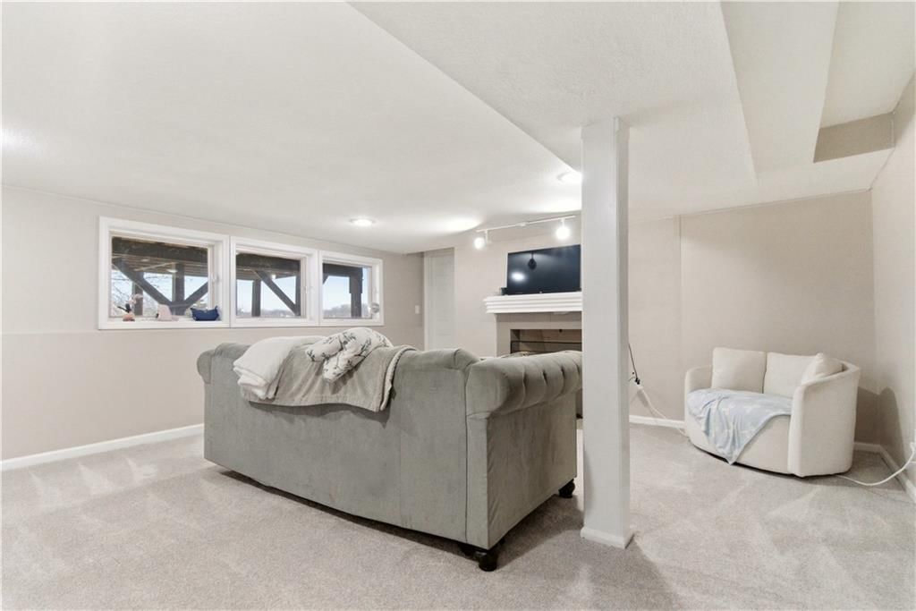 222 NW Locust Street — photo 49