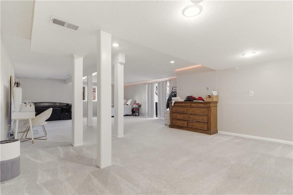222 NW Locust Street — photo 52