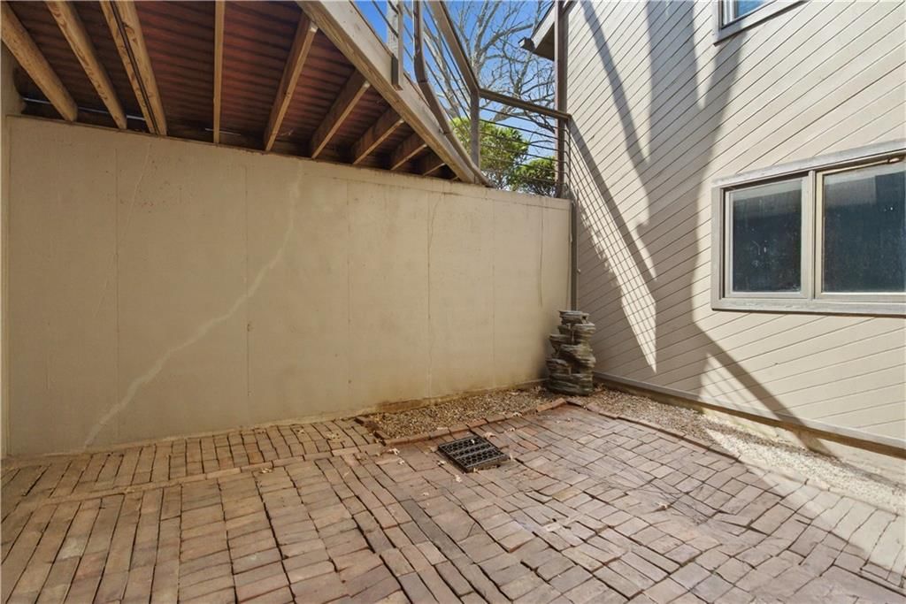 222 NW Locust Street — photo 55