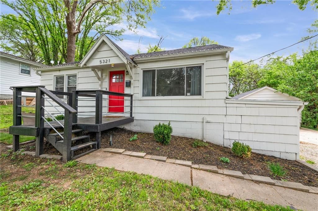 5321 Roswell Avenue — photo 3