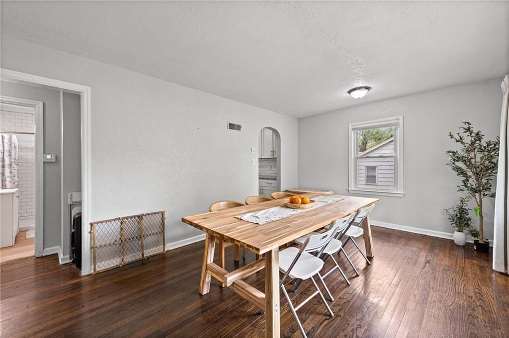 5321 Roswell Avenue — photo 4