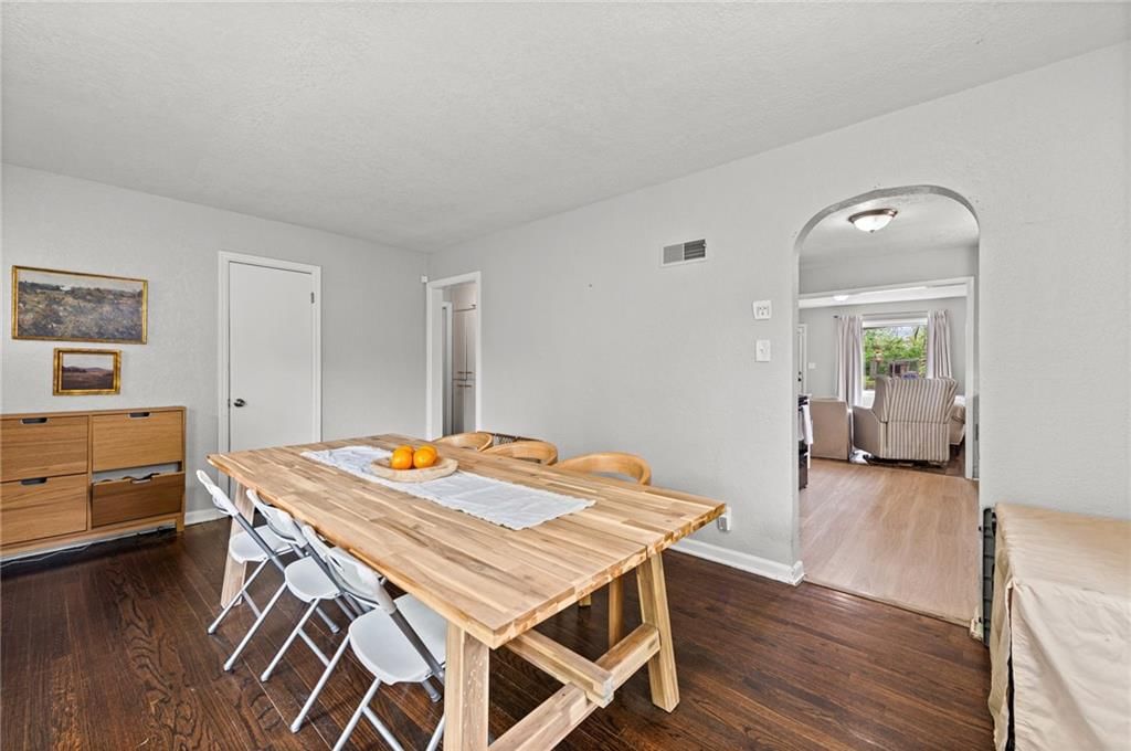 5321 Roswell Avenue — photo 6