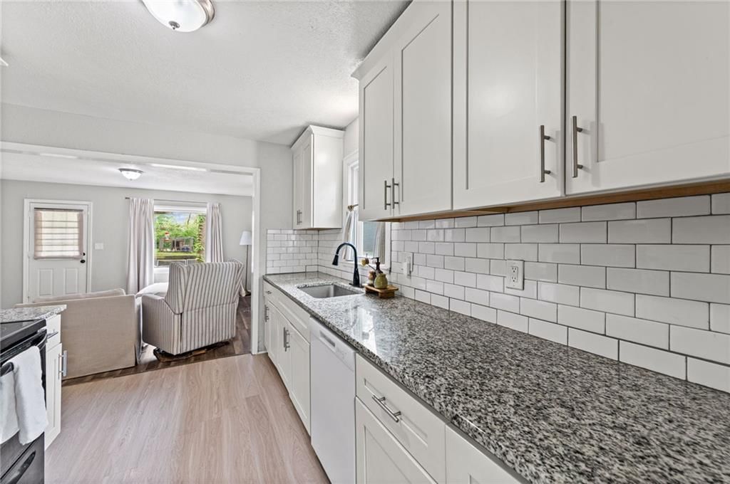 5321 Roswell Avenue — photo 8