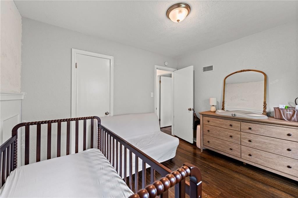 5321 Roswell Avenue — photo 17