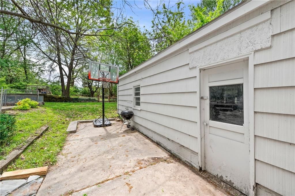 5321 Roswell Avenue — photo 29